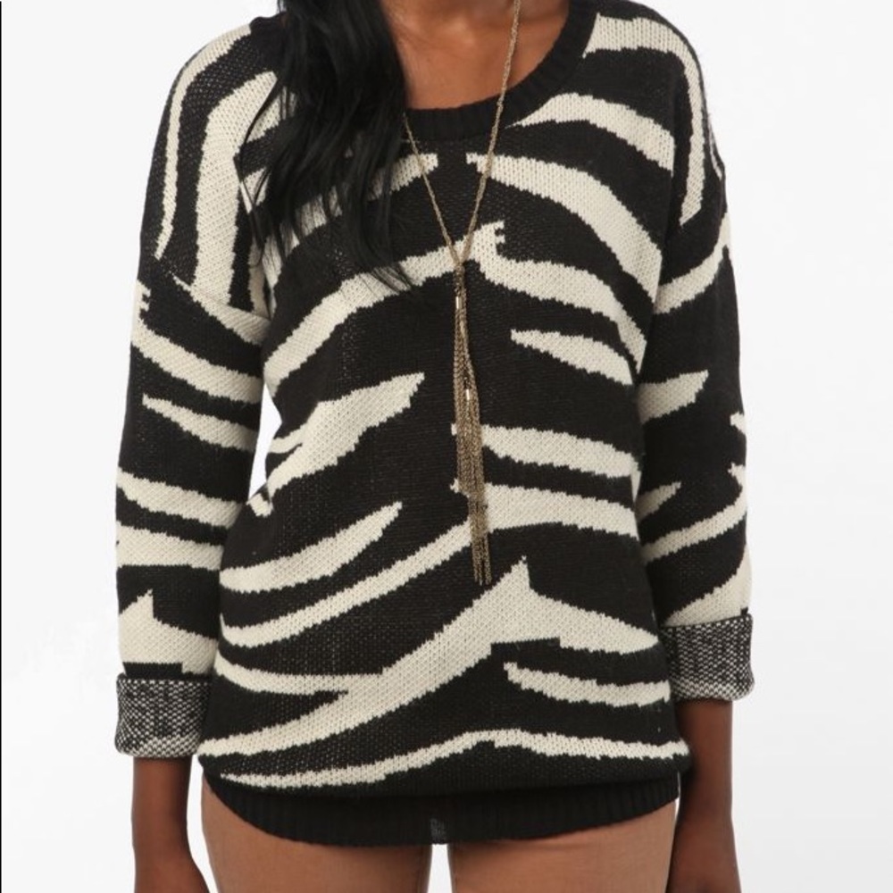 🔥 Urban Zebra Print Crew Neck Sweater